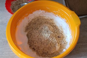 Desert prajitura in straturi, cu crema de zmeura si vanilie