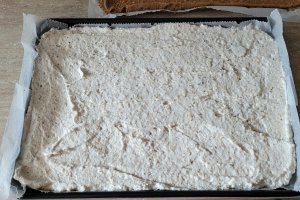 Desert prajitura in straturi, cu crema de zmeura si vanilie