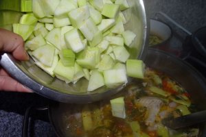 Ciorba de pui cu legume