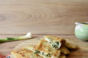 Aperitiv placinte cu spanac si ceapa verde