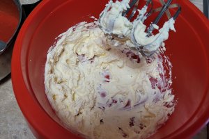 Desert tort cu crema de ciocolata, capsuni si fructe