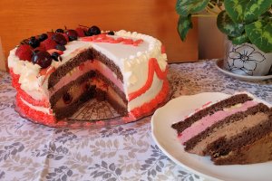 Desert tort cu crema de ciocolata, capsuni si fructe