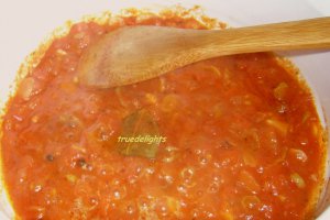 Spaghetti in sos, cu vinete si dovlecei