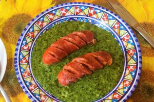 Spanac verde cu chorizo proaspat