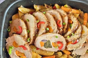 Cotlet de porc cu cartofi si morcovi la tava