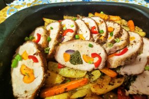 Cotlet de porc cu cartofi si morcovi la tava