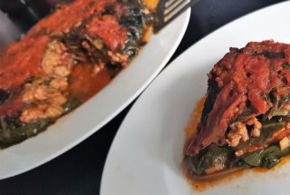 Placinta cu carne si frunze de mangold (swiss chard)