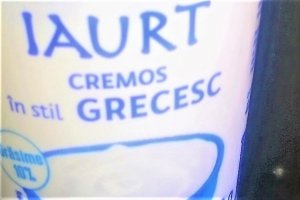 Desert chec aromat cu nuci si fructe confiate