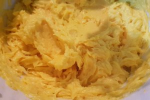 Desert chec aromat cu nuci si fructe confiate