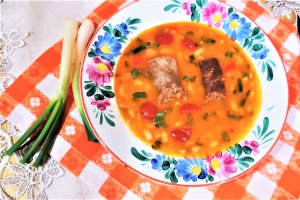 Ciorba de fasole boabe cu carnat afumat de casa