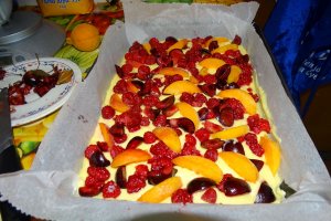 Desert prajitura cu fructe de vara
