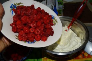 Desert prajitura racoroasa cu zmeura