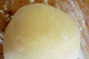 Placinta cu crema de branza,dulceata si nuci