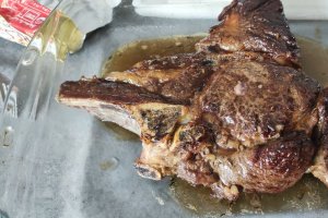 Friptura de vita cu os la grill