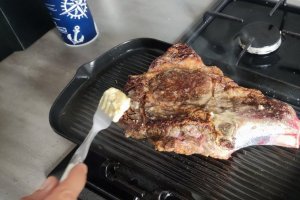 Friptura de vita cu os la grill