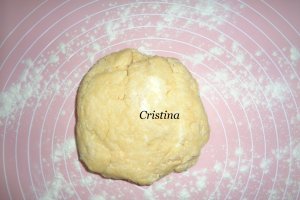Desert crostata cu crema de vanilie si piersici