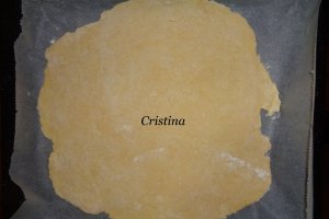 Desert crostata cu crema de vanilie si piersici