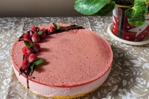 Desert cheesecake cu capsuni