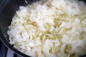 Zacusca de dovlecei, vinete si ardei (conserva)