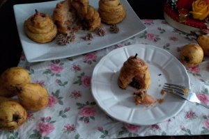 Desert pere umplute, imbracate in foietaj