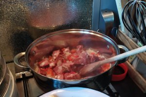 Mancare de cartofi cu scaricica afumata de porc
