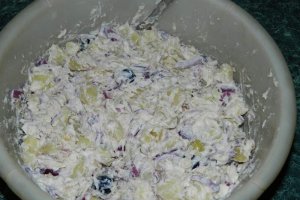 Salata de cartofi cu peste afumat si ansoa