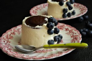 Desert turnulete cu inghetata de iaurt si biscuiti cu jeleu de portocale