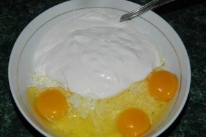 Cometti rigati cu branza si carnati la cuptor