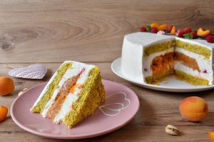 Desert tort cu caise, fistic si iaurt