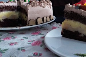 Desert tort cu pere si crema de vanilie