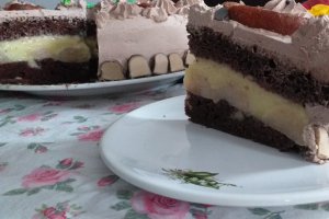 Desert tort cu pere si crema de vanilie