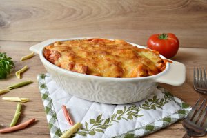 Paste cu sunca si sos de rosii la cuptor