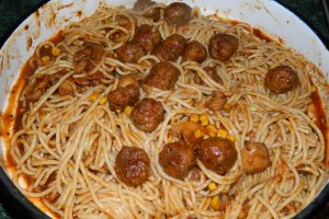 Spaghetti con le polpettine (spaghete cu chiftelute)
