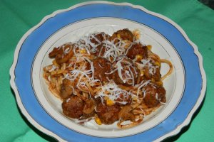 Spaghetti con le polpettine (spaghete cu chiftelute)