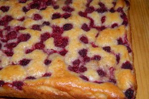 Desert prajitura cu iaurt si zmeura
