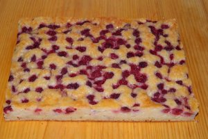 Desert prajitura cu iaurt si zmeura