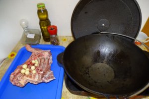 Friptura de miel gatita lent la ceaunul-wok