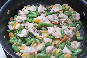 Piept de pui cu orez si fasole verde