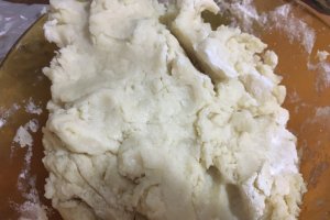 Desert prajitura cu foi fragede si ciocolata