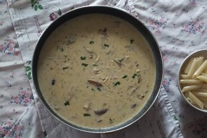 Paste cu sos alb si ciuperci