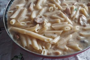 Paste cu sos alb si ciuperci