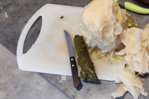 Sarmalute din carne amestec cu foi de varza si vita de vie