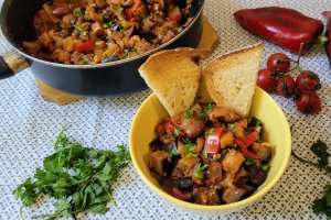 Caponata siciliana - Tocanita de vinete cu rosii si masline