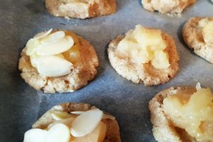 Desert biscuiti cu tarate de grau si marmelada de gutui