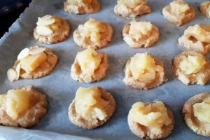Desert biscuiti cu tarate de grau si marmelada de gutui
