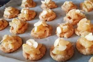 Desert biscuiti cu tarate de grau si marmelada de gutui