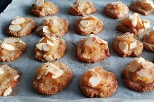 Desert biscuiti cu tarate de grau si marmelada de gutui