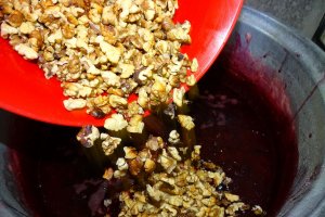 Gem de prune vinete cu nuci coapte
