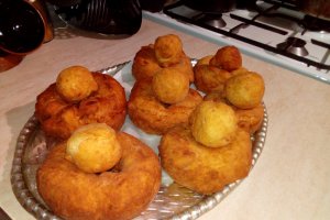 Desert papanasi cu dulceata de visine si smantana