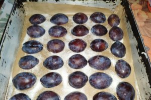 Desert prajitura rasturnata cu prune